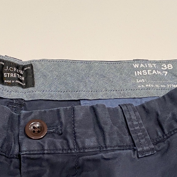 J. Crew 7" Stretch  Chino Flat Front Shorts in Navy - Picture 2 of 3